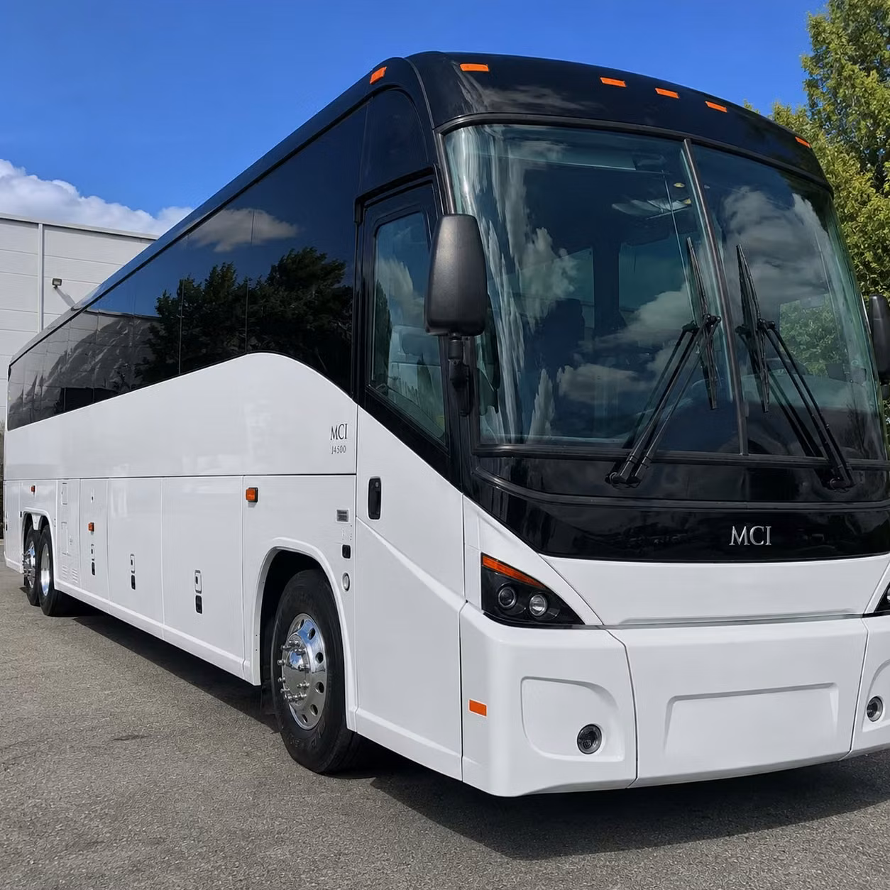 private group shuttles between scottsdale resorts and phoenix sky harbor airport